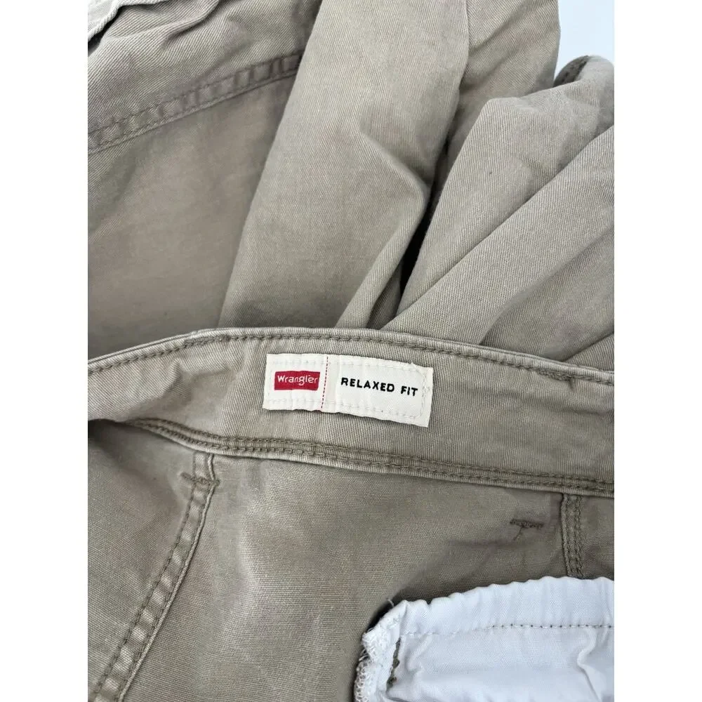 Wrangler Relaxed Fit Shorts Mens 42x10 Beige Cargo Cotton Blend Outdoor Pockets